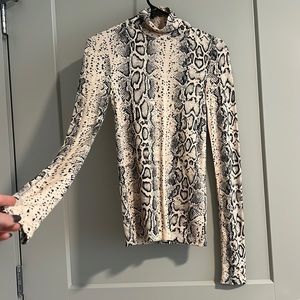 NWT Les Coyotes De Paris Snake Skink Turtleneck Top.